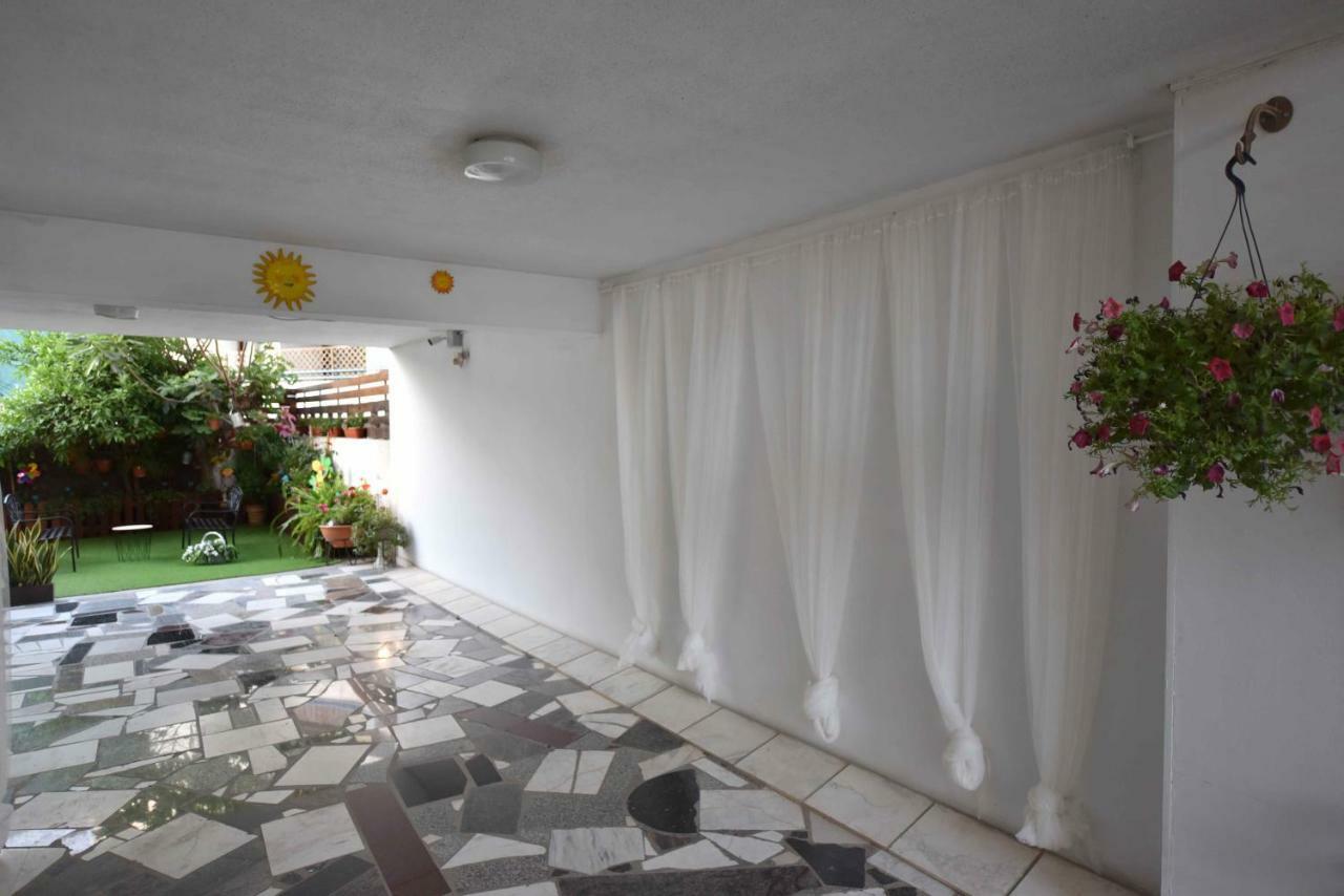 Angela'S Luxury Apartments Larnaca Exterior photo