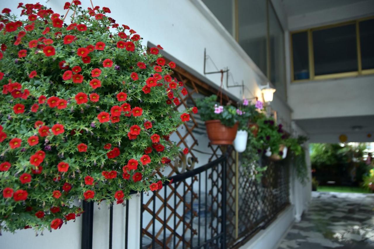 Angela'S Luxury Apartments Larnaca Exterior photo
